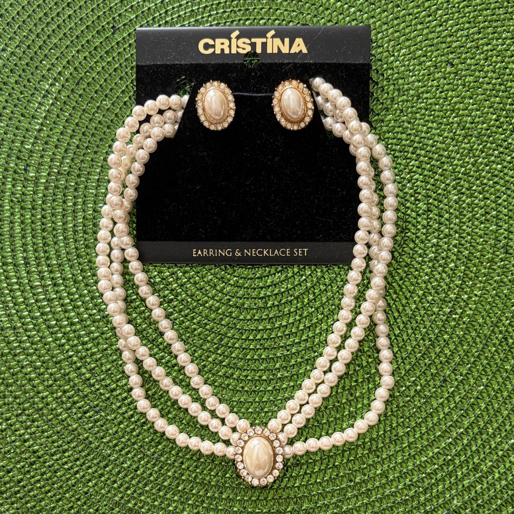 Vintage Y2K Christina Cream Pearl Necklace and Earring Set